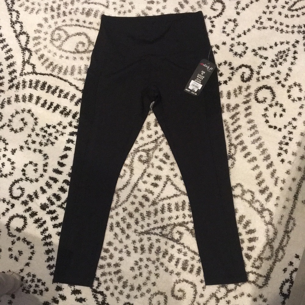 Black Athletic Leggings with Mesh Pockets!